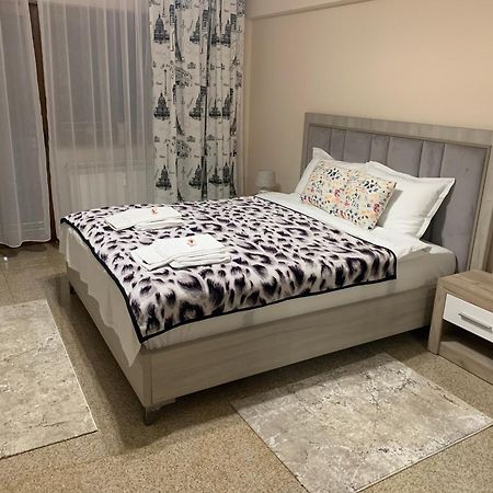 Minerva Ultracentral Apartman Craiova Kültér fotó