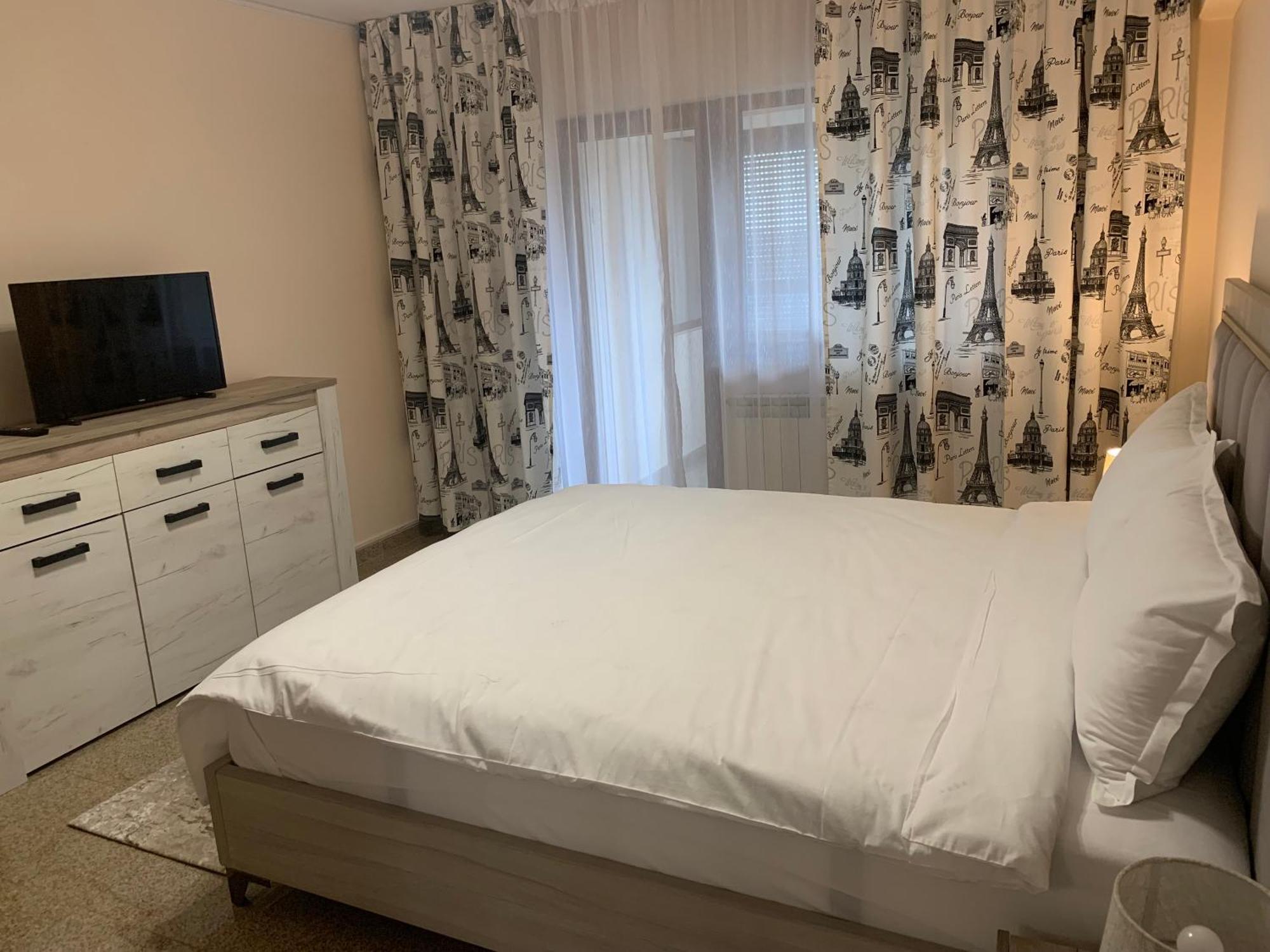Minerva Ultracentral Apartman Craiova Kültér fotó