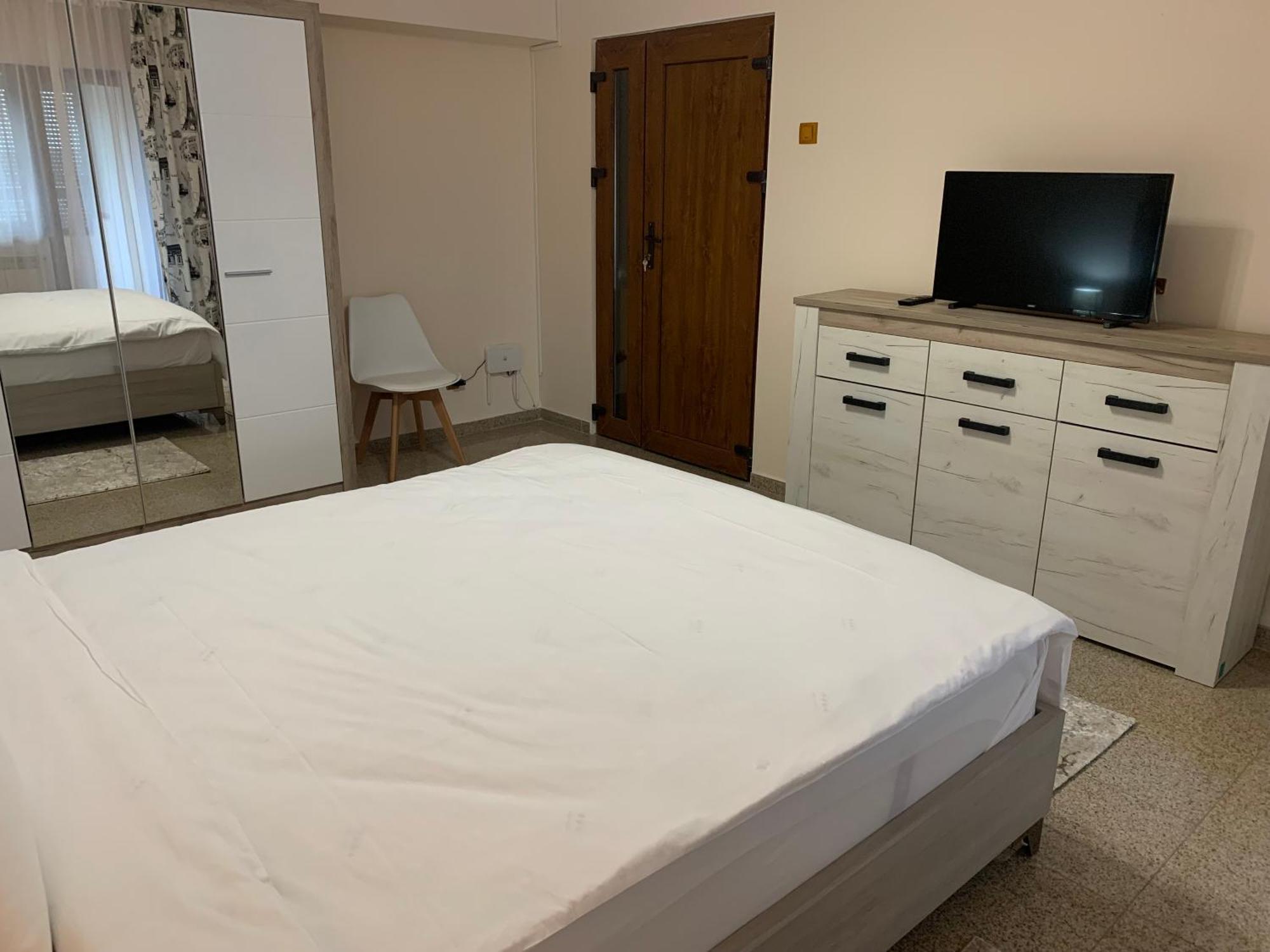 Minerva Ultracentral Apartman Craiova Kültér fotó