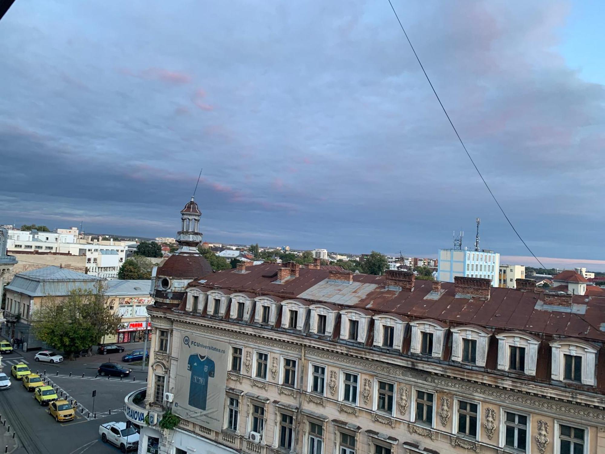 Minerva Ultracentral Apartman Craiova Kültér fotó